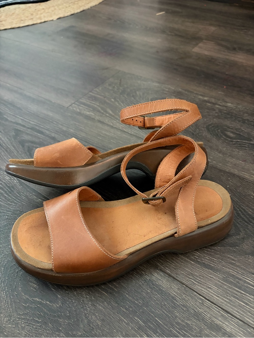 Dansko Lara Leather Strap Comfort Sandal 
40